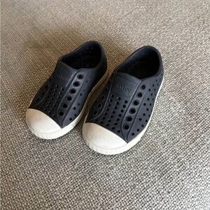 Native Kids Water Shoes - Black with White Toe